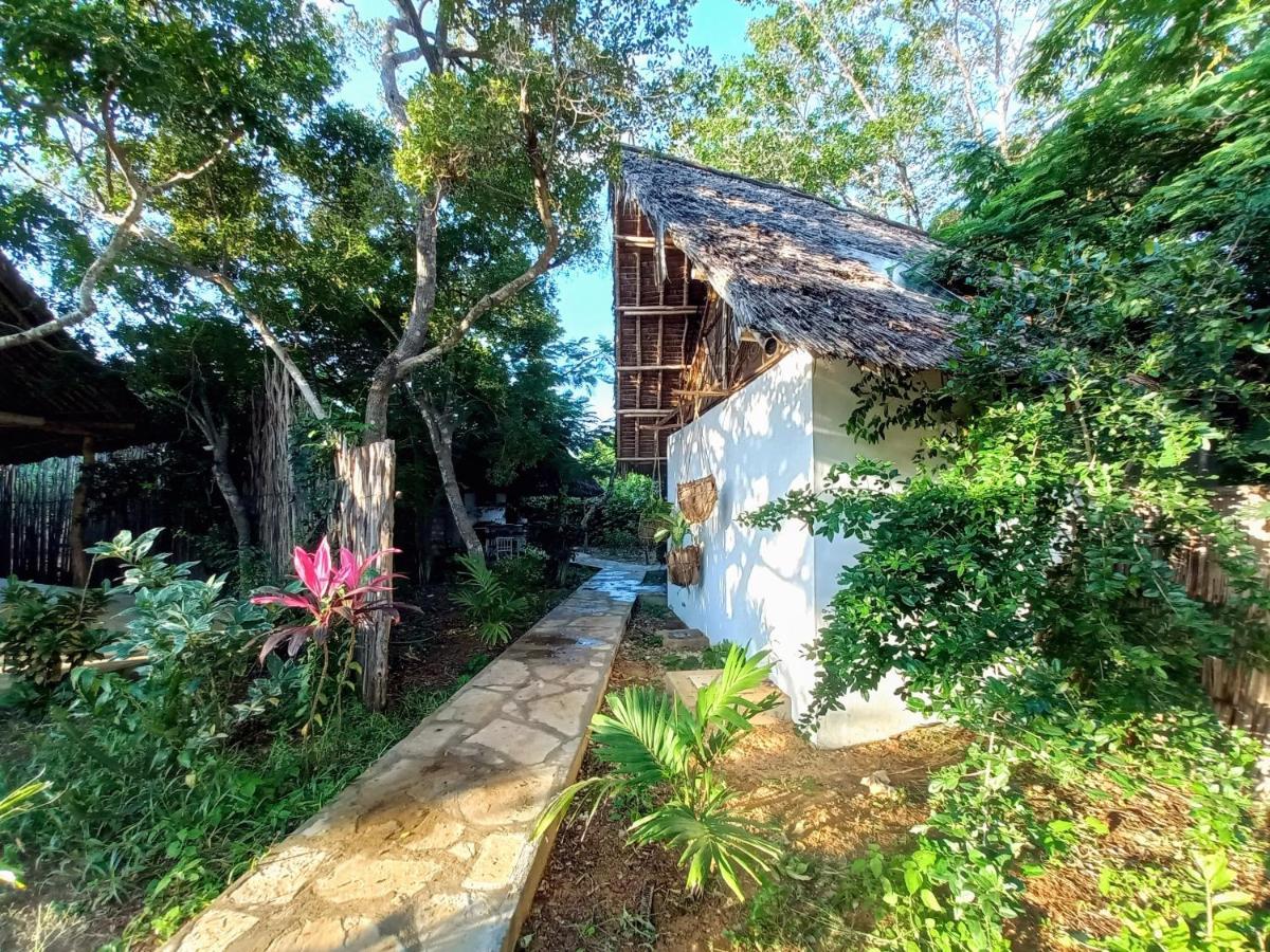 Watamu Beach Cottages B&B ภายนอก รูปภาพ