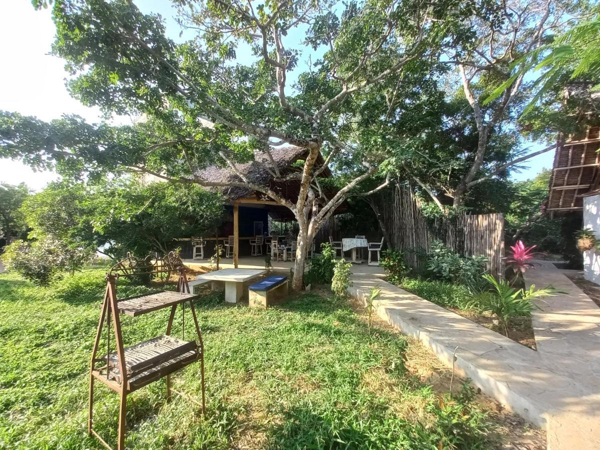 Watamu Beach Cottages B&B ภายนอก รูปภาพ
