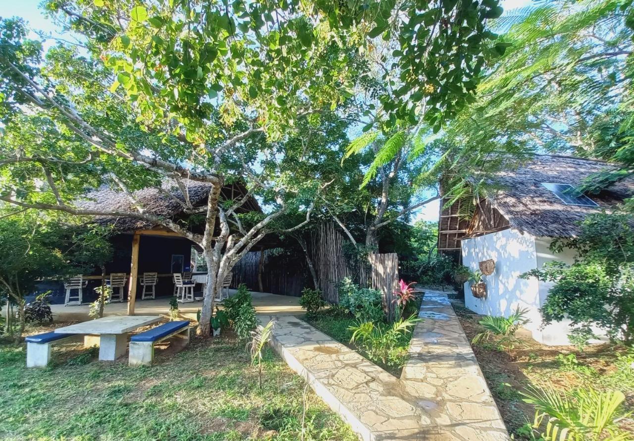 Watamu Beach Cottages B&B ภายนอก รูปภาพ