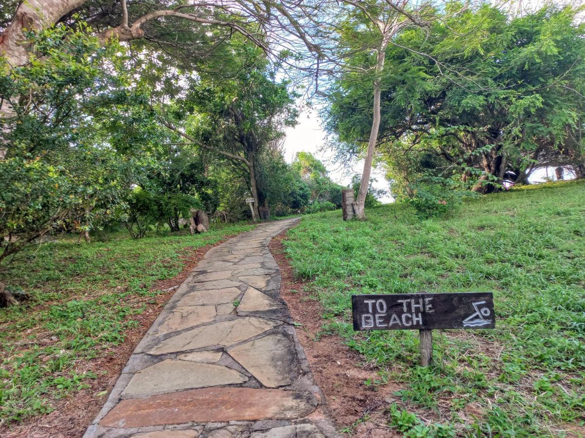 Watamu Beach Cottages B&B ภายนอก รูปภาพ