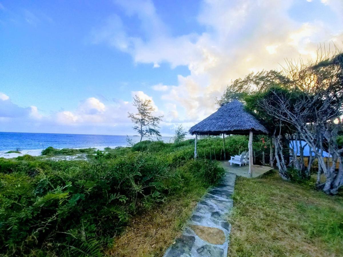 Watamu Beach Cottages B&B ภายนอก รูปภาพ