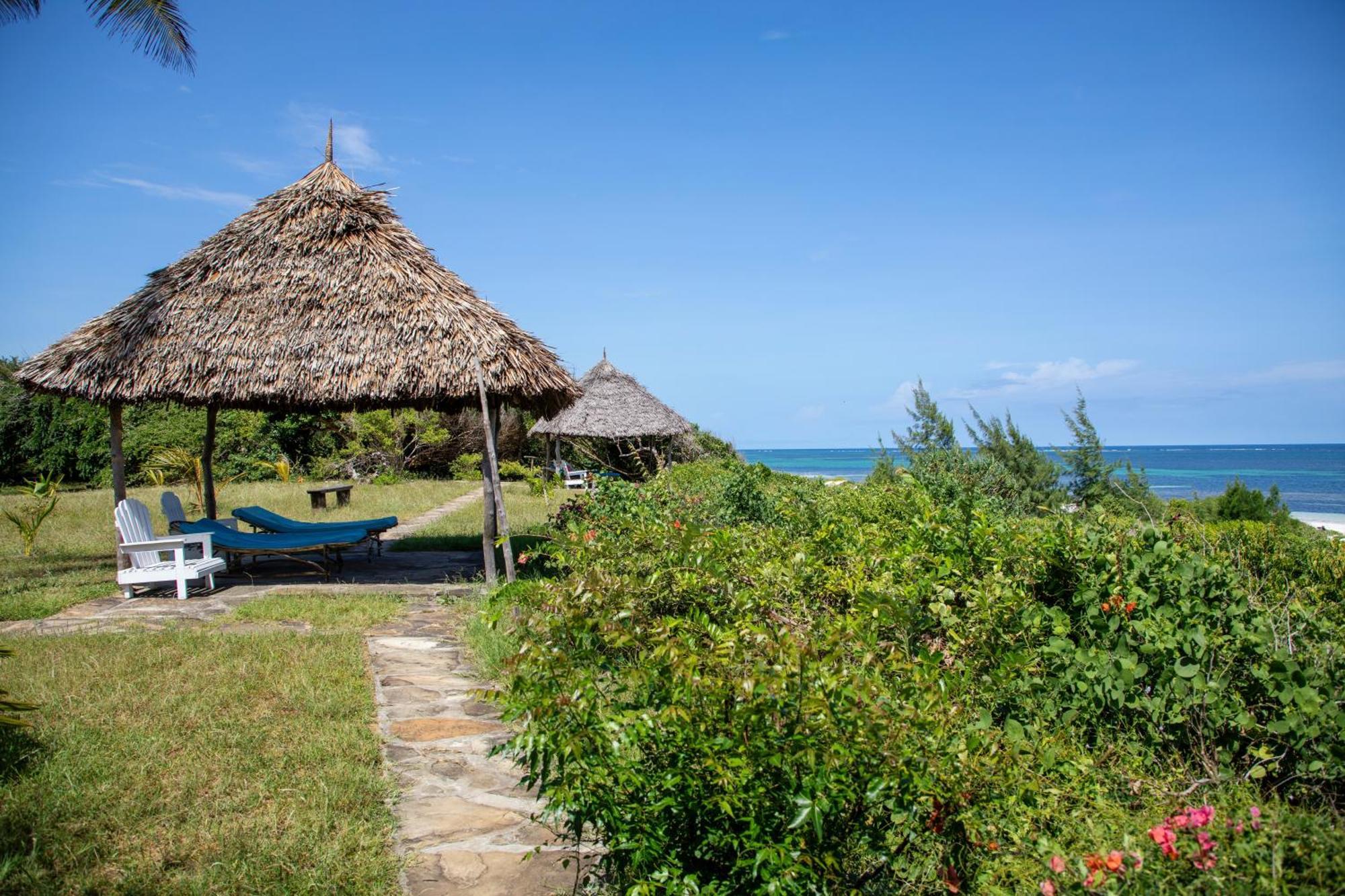 Watamu Beach Cottages B&B ภายนอก รูปภาพ