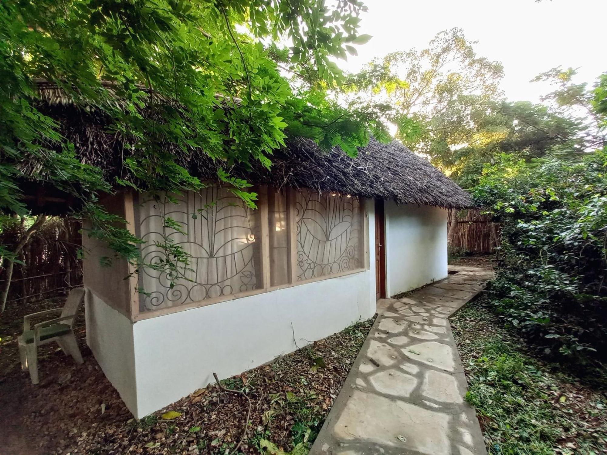 Watamu Beach Cottages B&B ภายนอก รูปภาพ