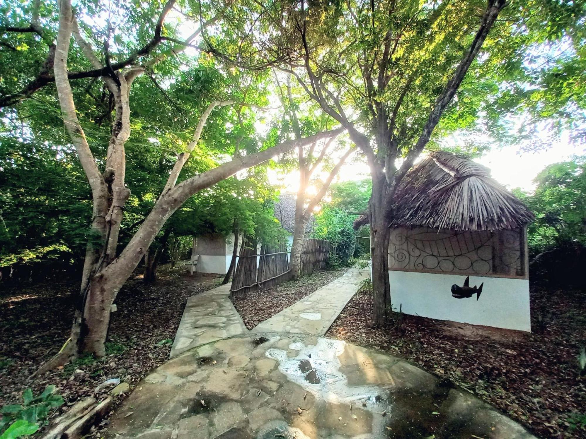 Watamu Beach Cottages B&B ภายนอก รูปภาพ