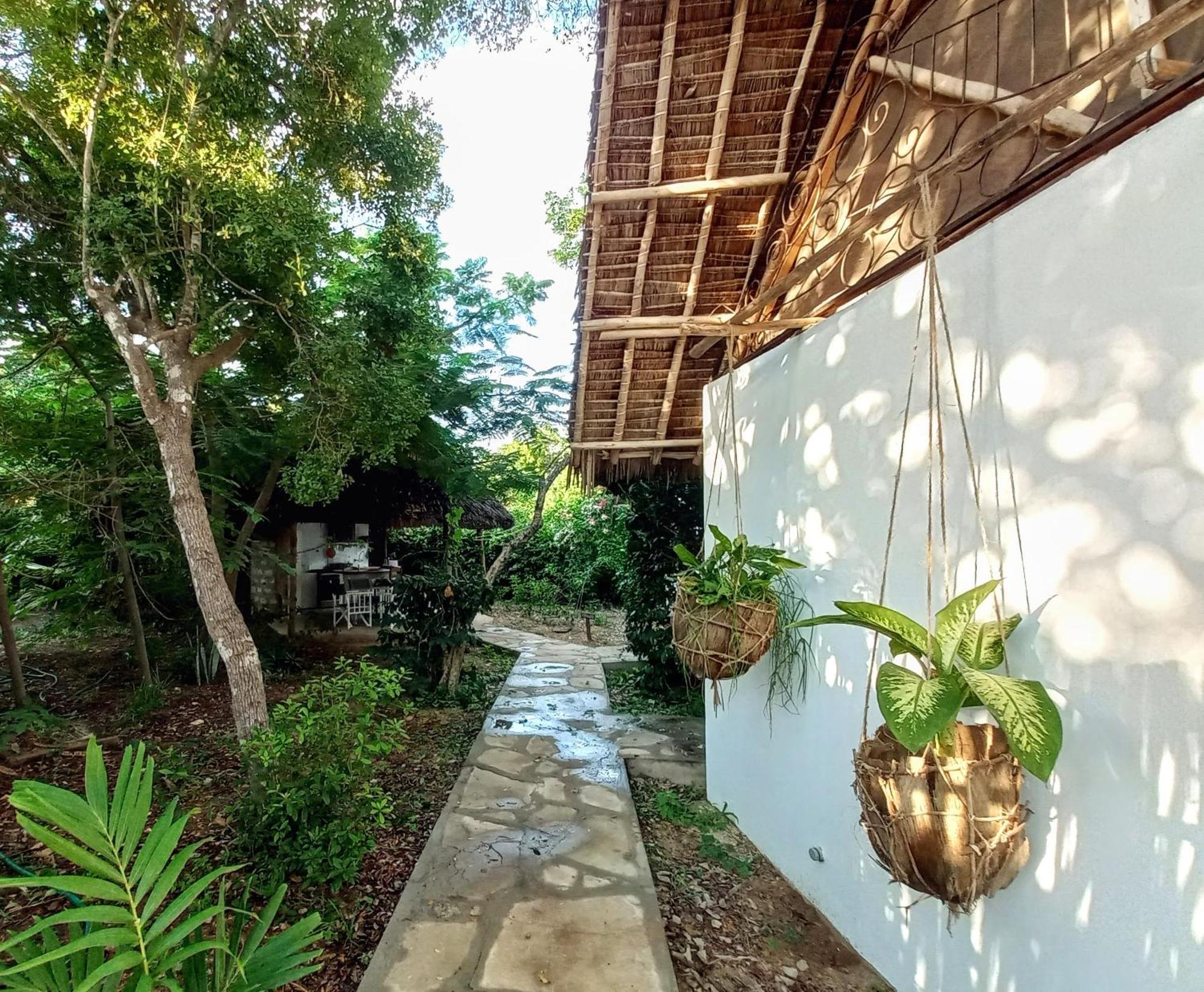 Watamu Beach Cottages B&B ภายนอก รูปภาพ