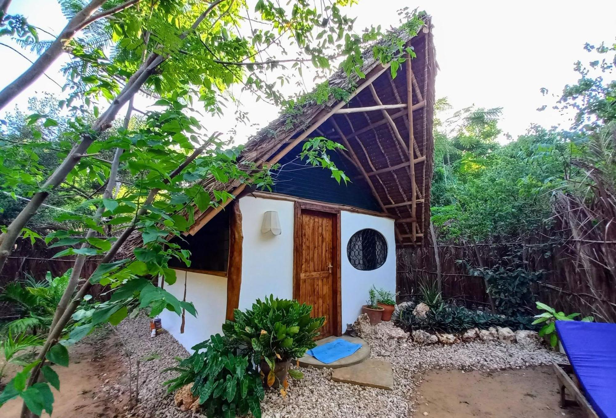 Watamu Beach Cottages B&B ภายนอก รูปภาพ
